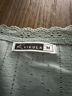 Kikula Sage Eyelet Lace V-Neck Ruffle Cuff Blouse Size M